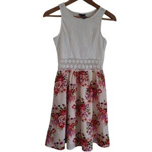 Rue21 dress size xs lace floral summer dress lace middle